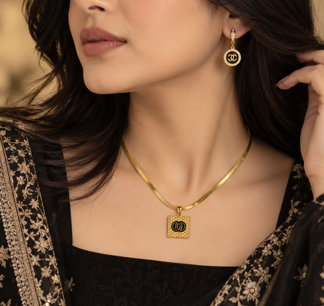 Designer Inspired Gold Snake Chain Necklace & Earrings Set – Black Detail - Image 2
