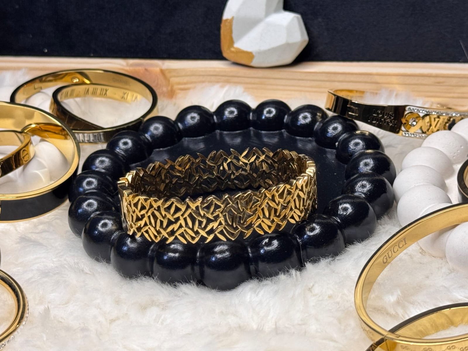 Luxury Woven Gold Handcuff – Interlocking Detail - Image 3