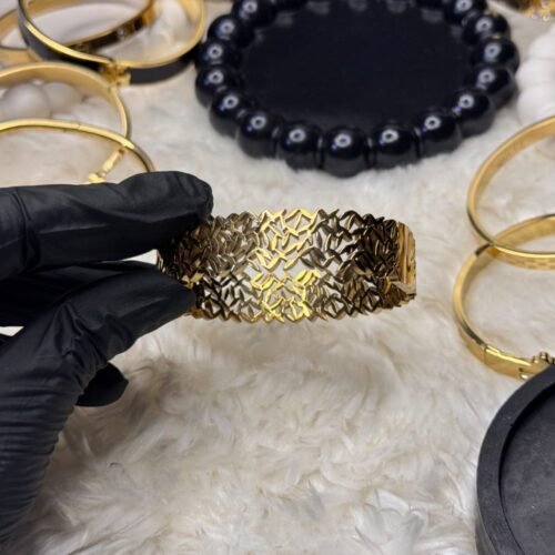 Luxury Woven Gold Handcuff – Interlocking Detail